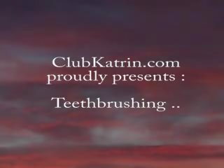Busty Katrin Kozy Teehtbrushing