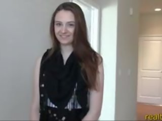 Sedusive Teen Realtor opens The Sale Of The House With Her Pussy